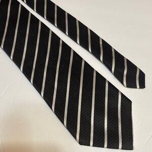 Sean John Black and White Striped silk  Tie 60 x 3.5 tall